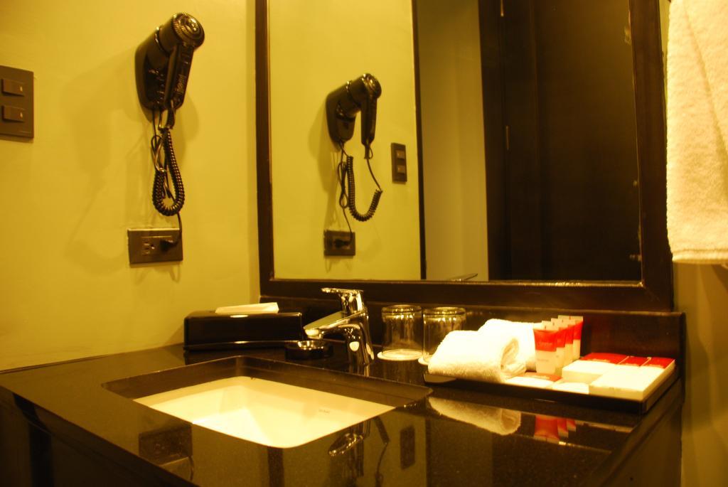 Amelie Hotel Manila Ngoại thất bức ảnh